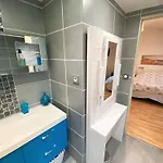 Comfort & Wifi - - 4 Pers - Tram B Apartmán
