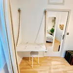 Comfort & Wifi - - 4 Pers - Tram B Apartmán