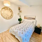 Comfort & Wifi - - 4 Pers - Tram B Apartmán *