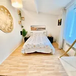 Comfort & Wifi - - 4 Pers - Tram B Apartmán Talence
