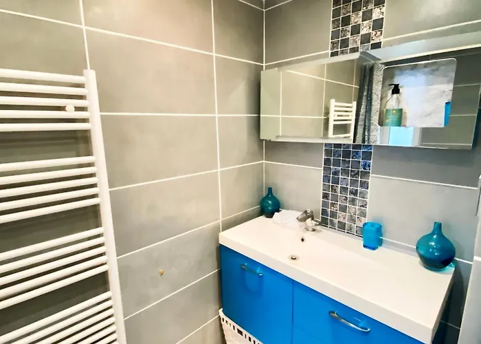 Comfort & Wifi - - 4 Pers - Tram B Apartament