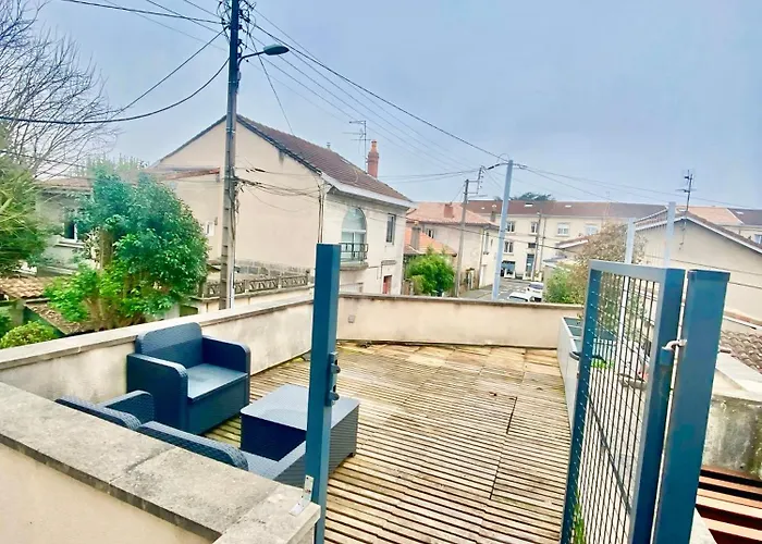 Comfort & Wifi - - 4 Pers - Tram B Apartament *