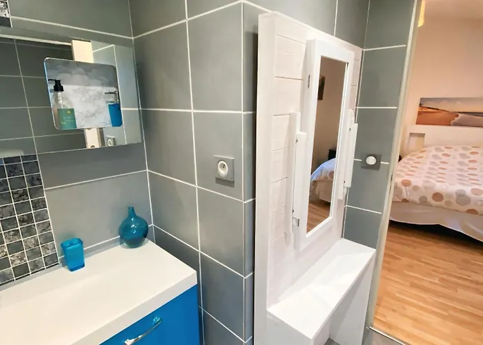 Comfort & Wifi - - 4 Pers - Tram B Apartament